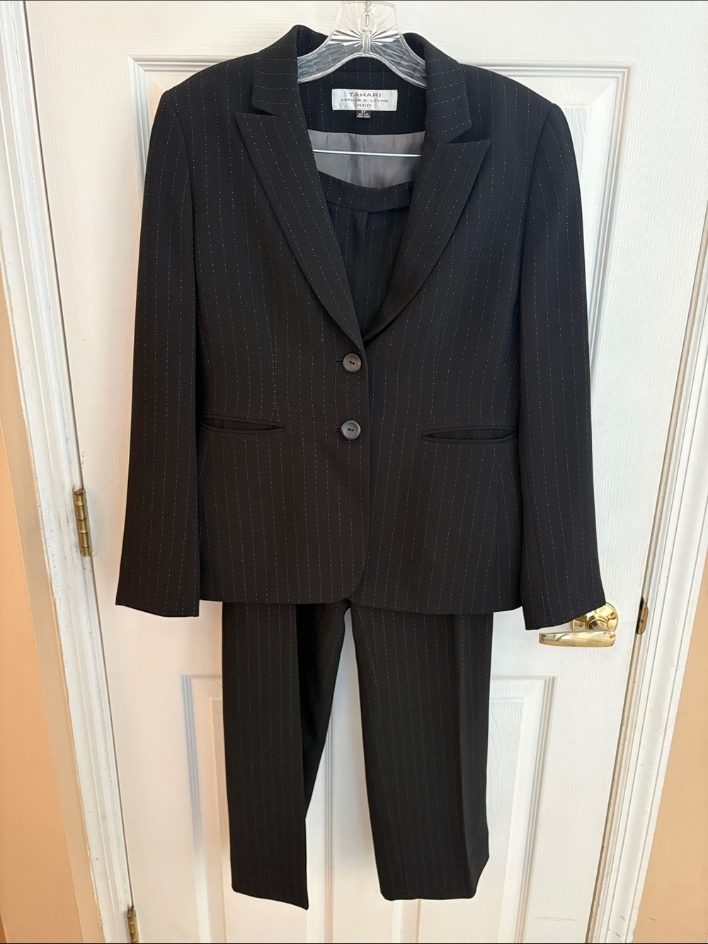 Tahari ASL Black Pinstripe size 6P Women's Suit blazer & pants excellent shape